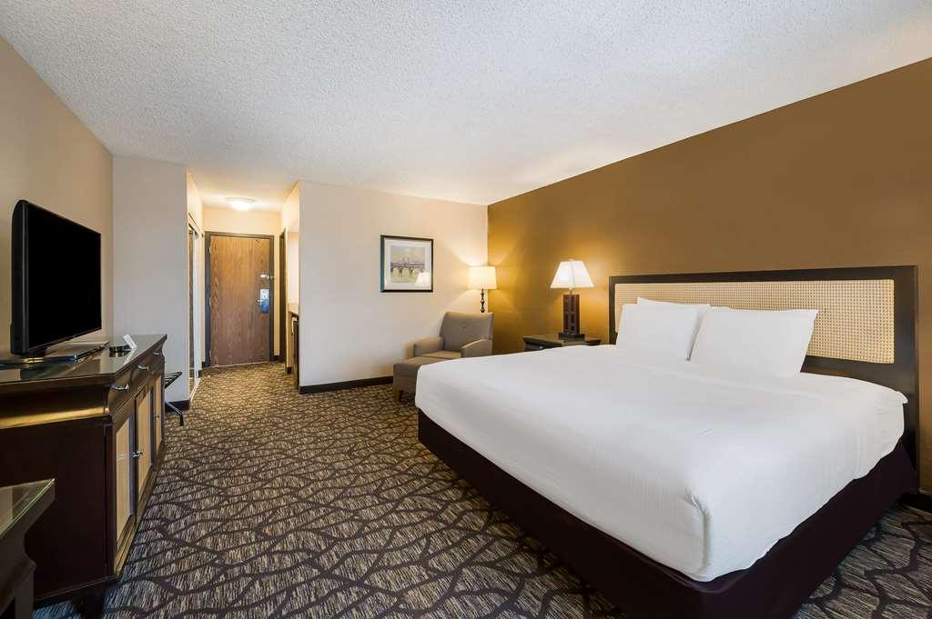Hotel Western Detroit 3*