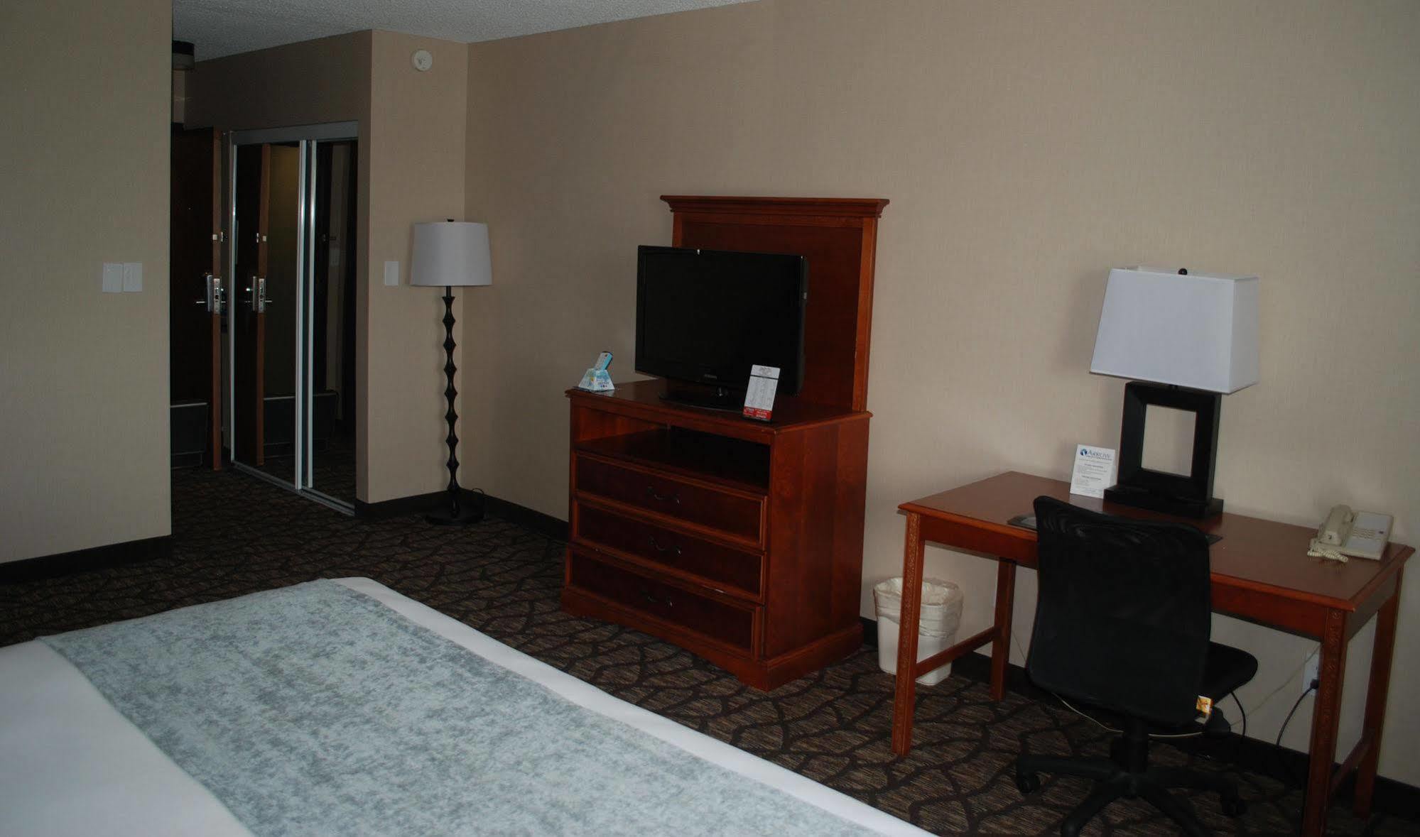 Hotel Western Detroit 3*