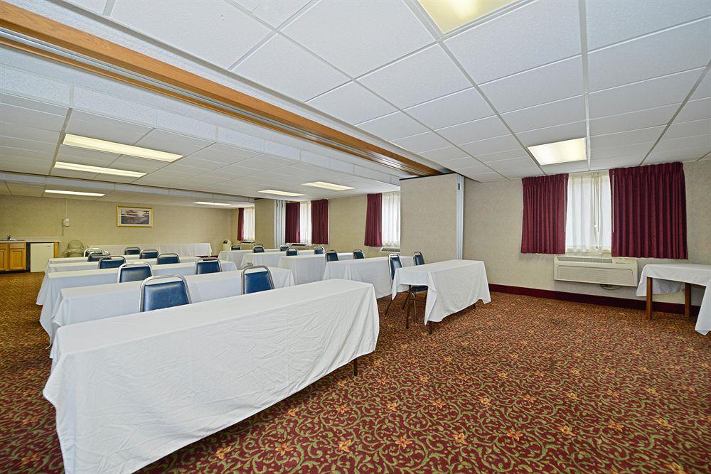 Western Detroit Hotel Livonia