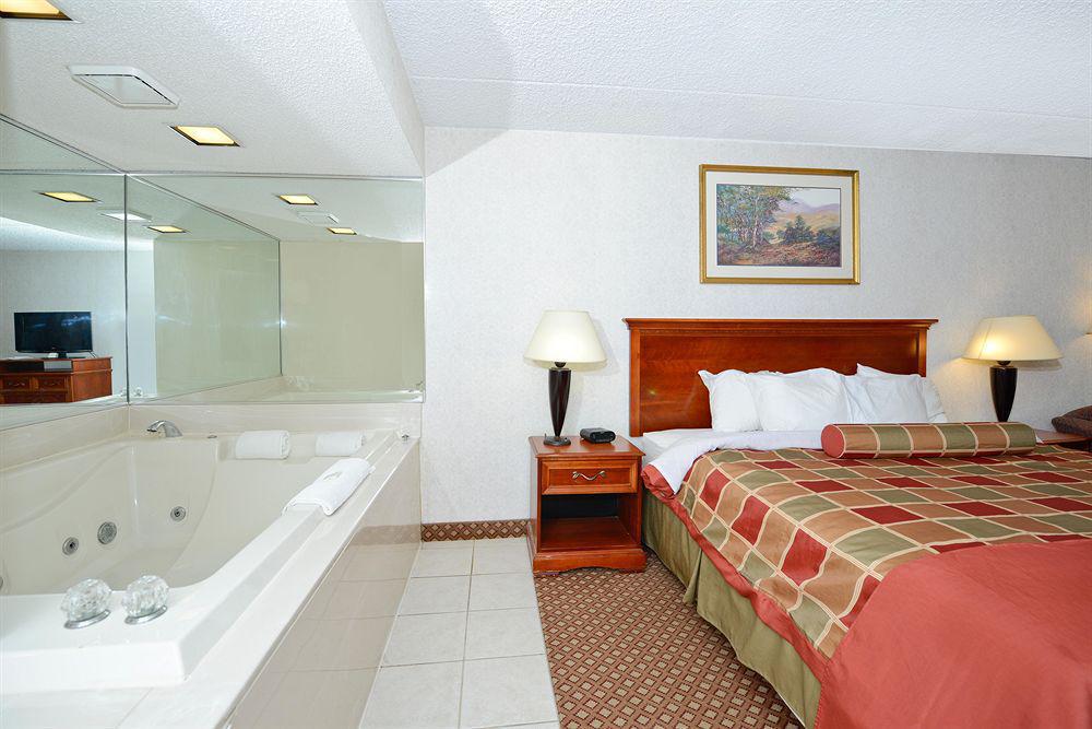 Western Detroit Hotel Livonia